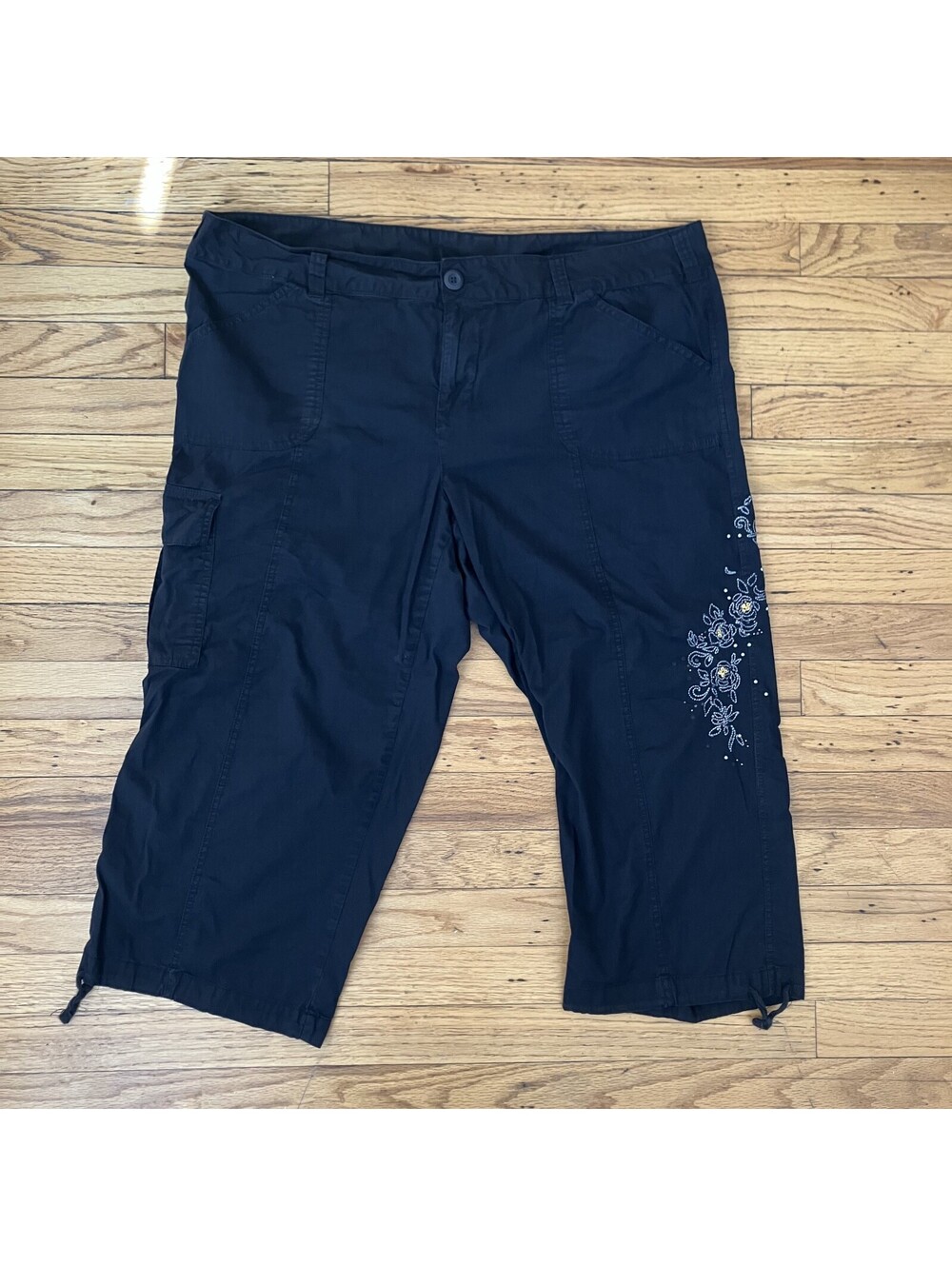 Style & Co Cargo Capri Pants Sz 16W Floral Embroidered Boho Sparkle Comfort